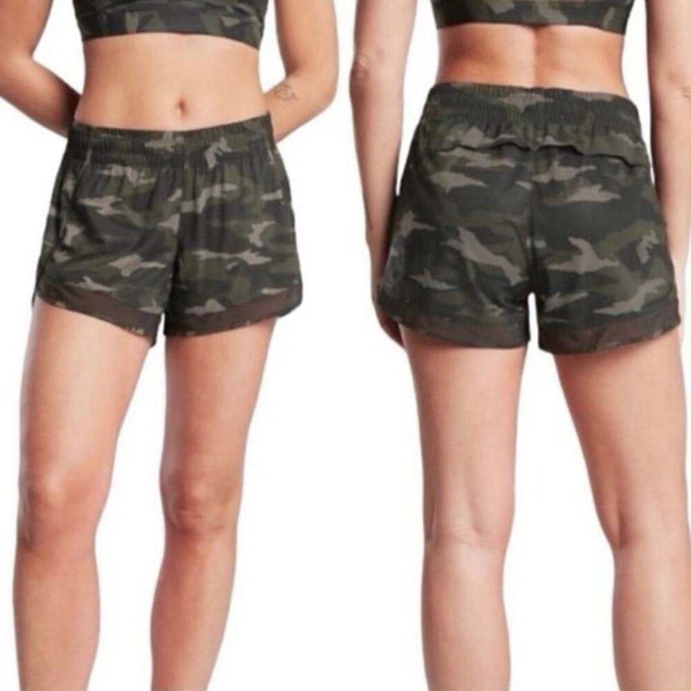 Athleta Printed Mesh Racer Run Short 4” Womens XS Green Camo